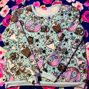 Trolls long sleeve polyester shirt. size M